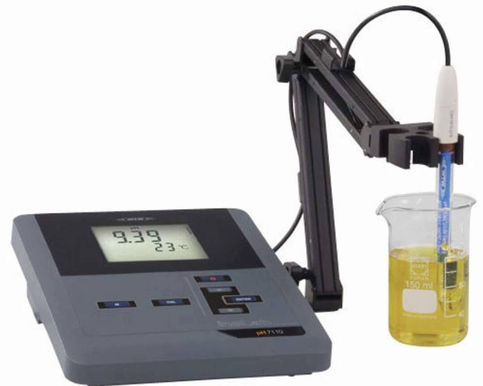 Perfect pH meter for those who store measured values and process